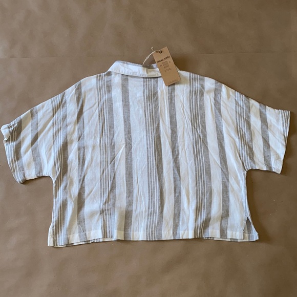 Cropped Button Down Top - Picture 4 of 9